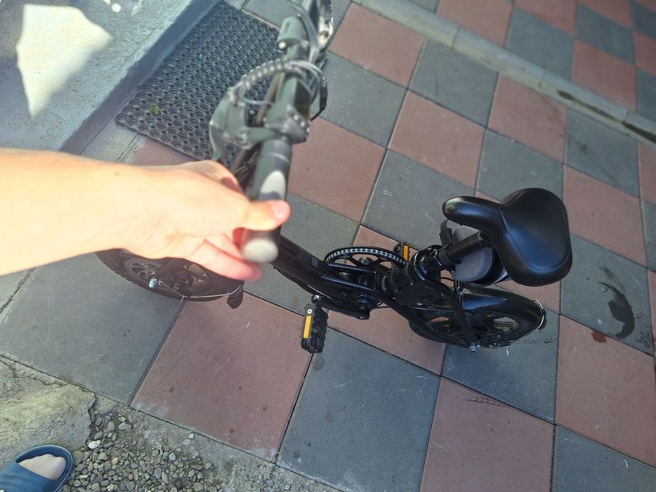 Vând bicicleta electrică