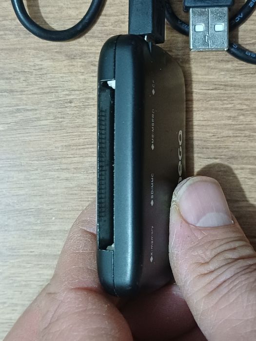 Cititoare carduri memorie SD, MICRO SD, CF, MS
Pretul este pentru o bu