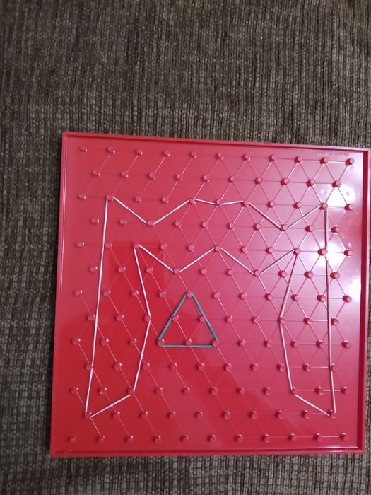 Геометрична дъска с ластици