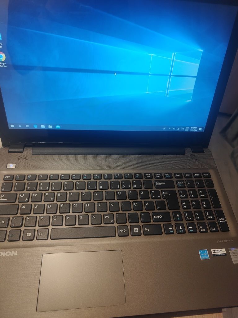 Medion Akoya proc Intel 1,7ghz ram 8gb hard disk 500gb touchscreen 15,