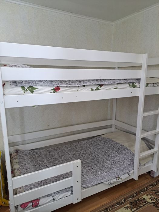 Продам двуъярусную кровать