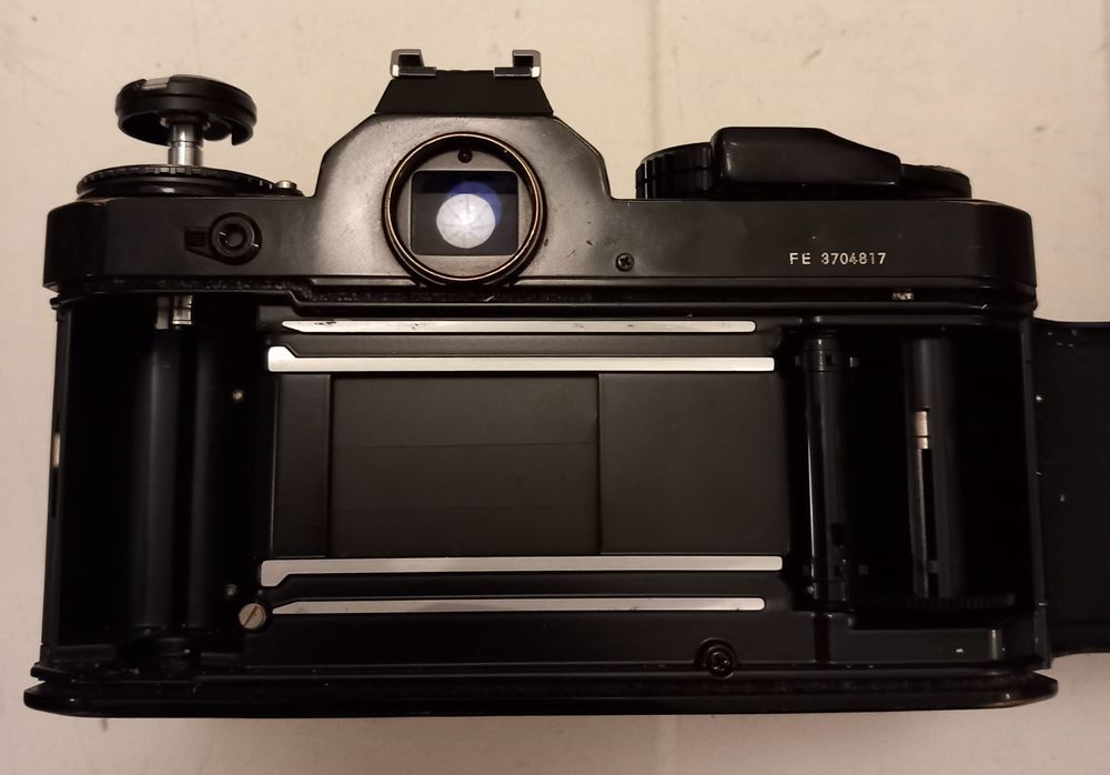 Aparat foto film Nikon FE + Nikkor 50mm f/2