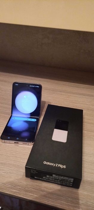 Vând Samsung Z Flip5