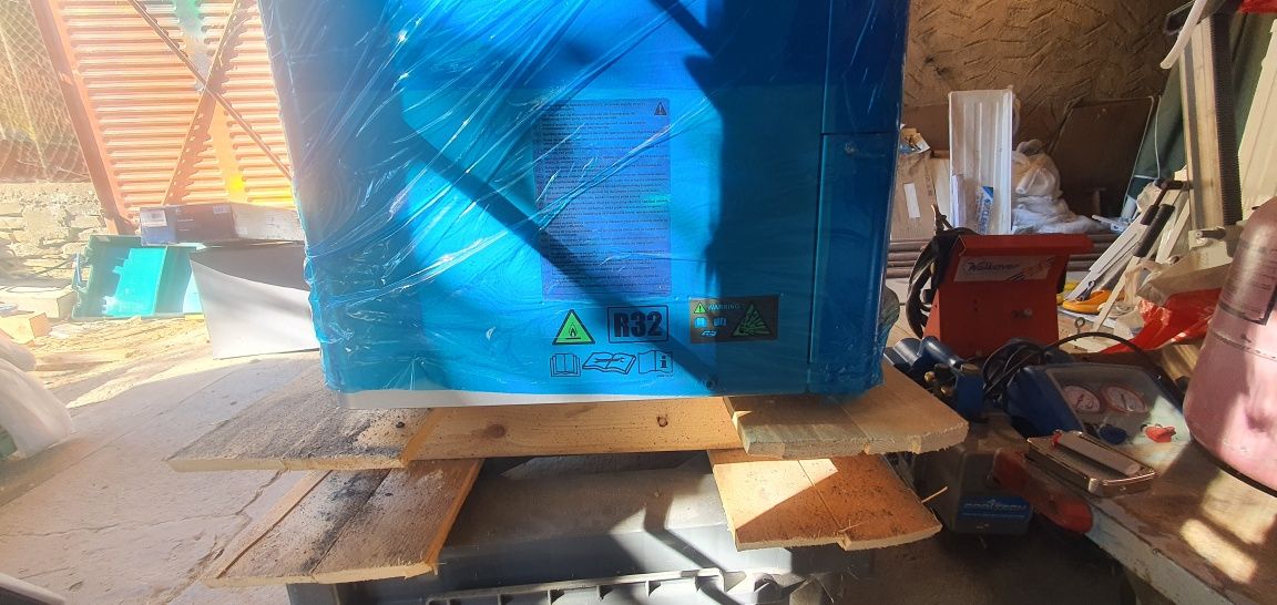 Термопомпа Daikin  моноблок . чисто нова