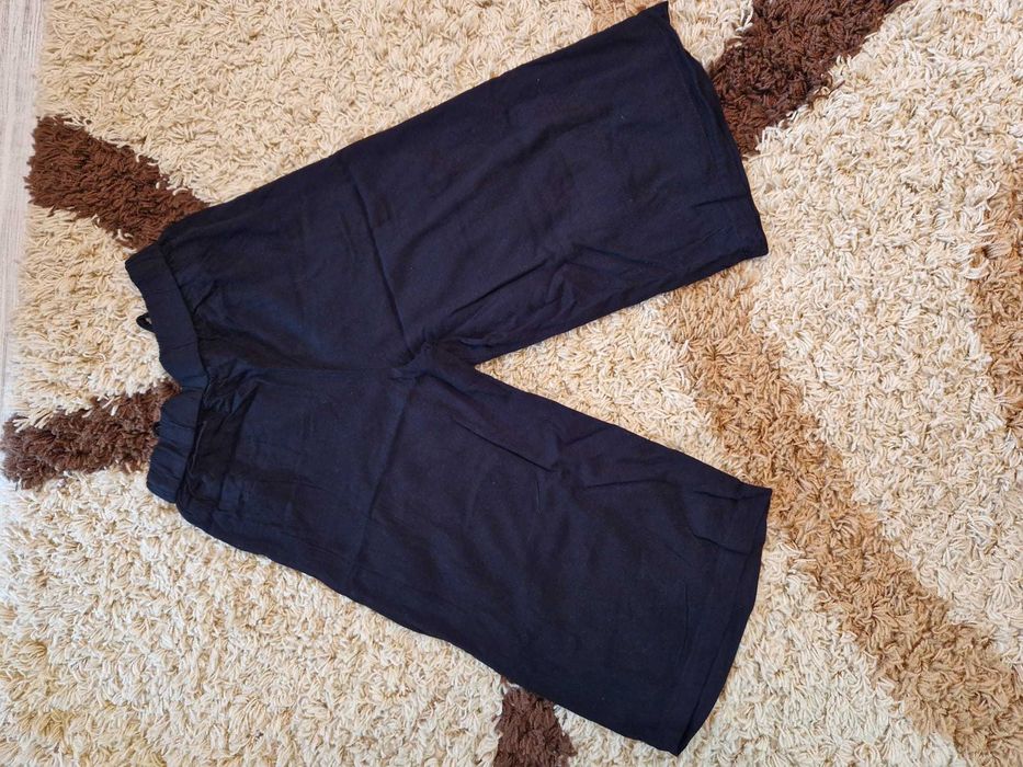 Vand pantaloni 3 sferturi evazati