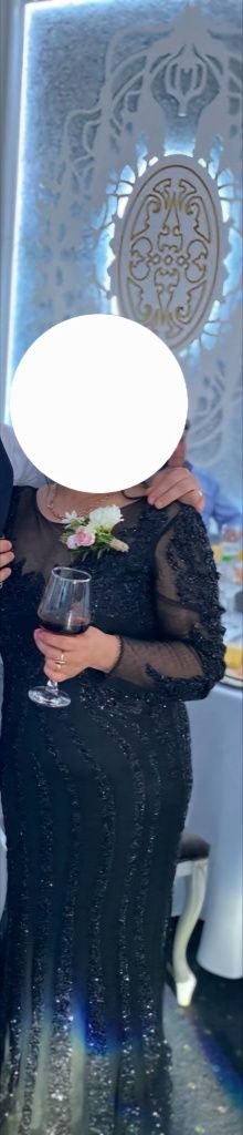 Vând rochii de seară și zi