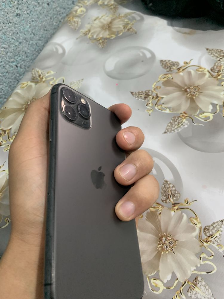 iPhone 11. 64 GB