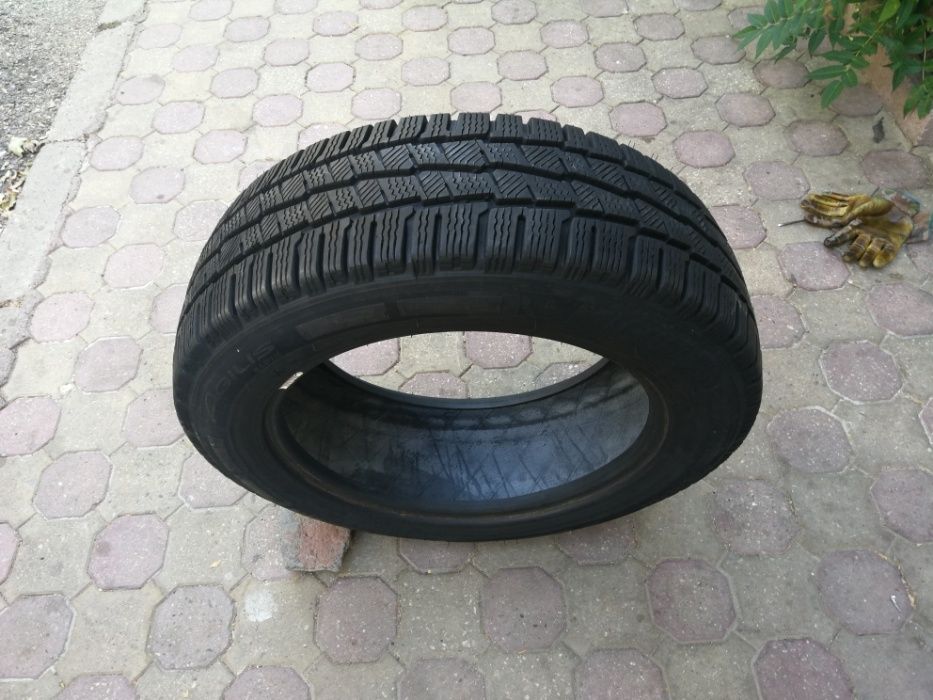 1 бусова зимна гума R17C 215/60 Michelin 109/107T M+S 8PR 96лв. С ДДС