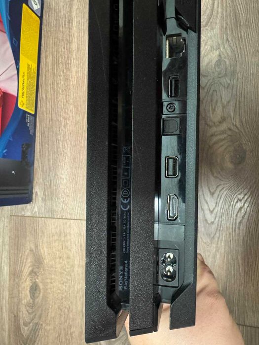 PS4 Pro с 2 контролера