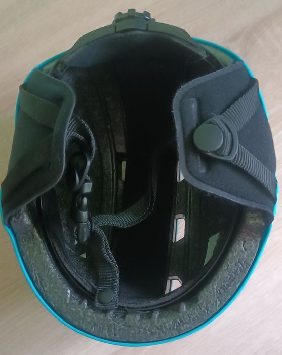 Ски каска с регулиране на размерът