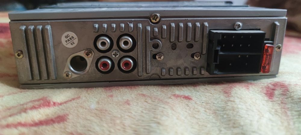 Vând casetofon auto 1din trevi scd 5702 cu blotooth