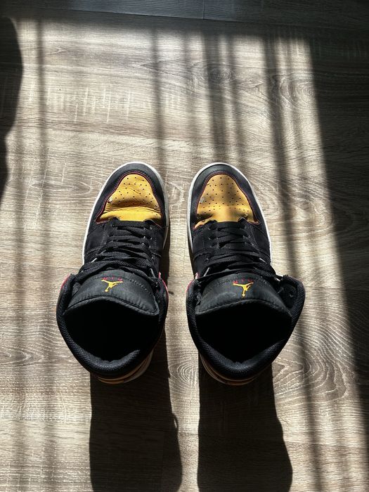 Jordan 1 mid vivid orange