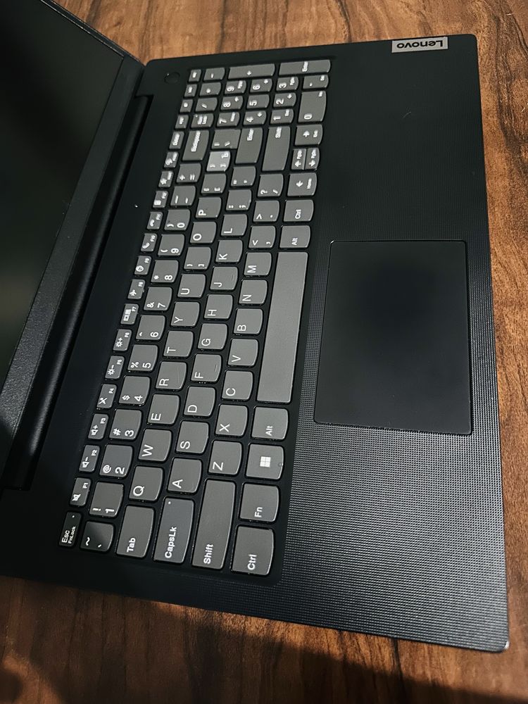 Lenovo noutbuk holati yaxshi turibdi