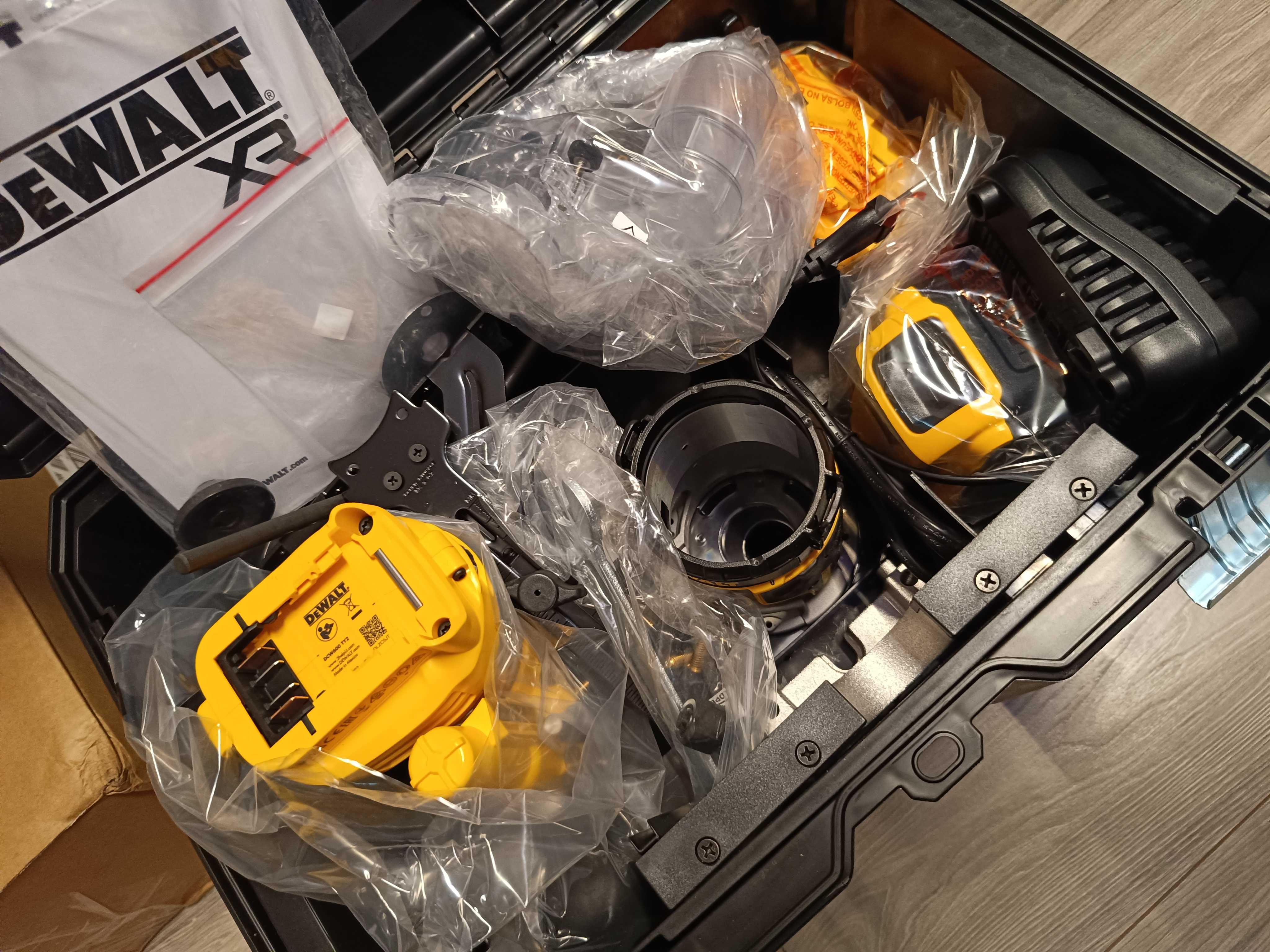 Masina de frezat Dewalt DCW604P2