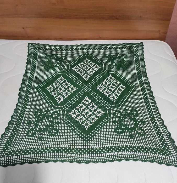 Покривка плетена на една кука