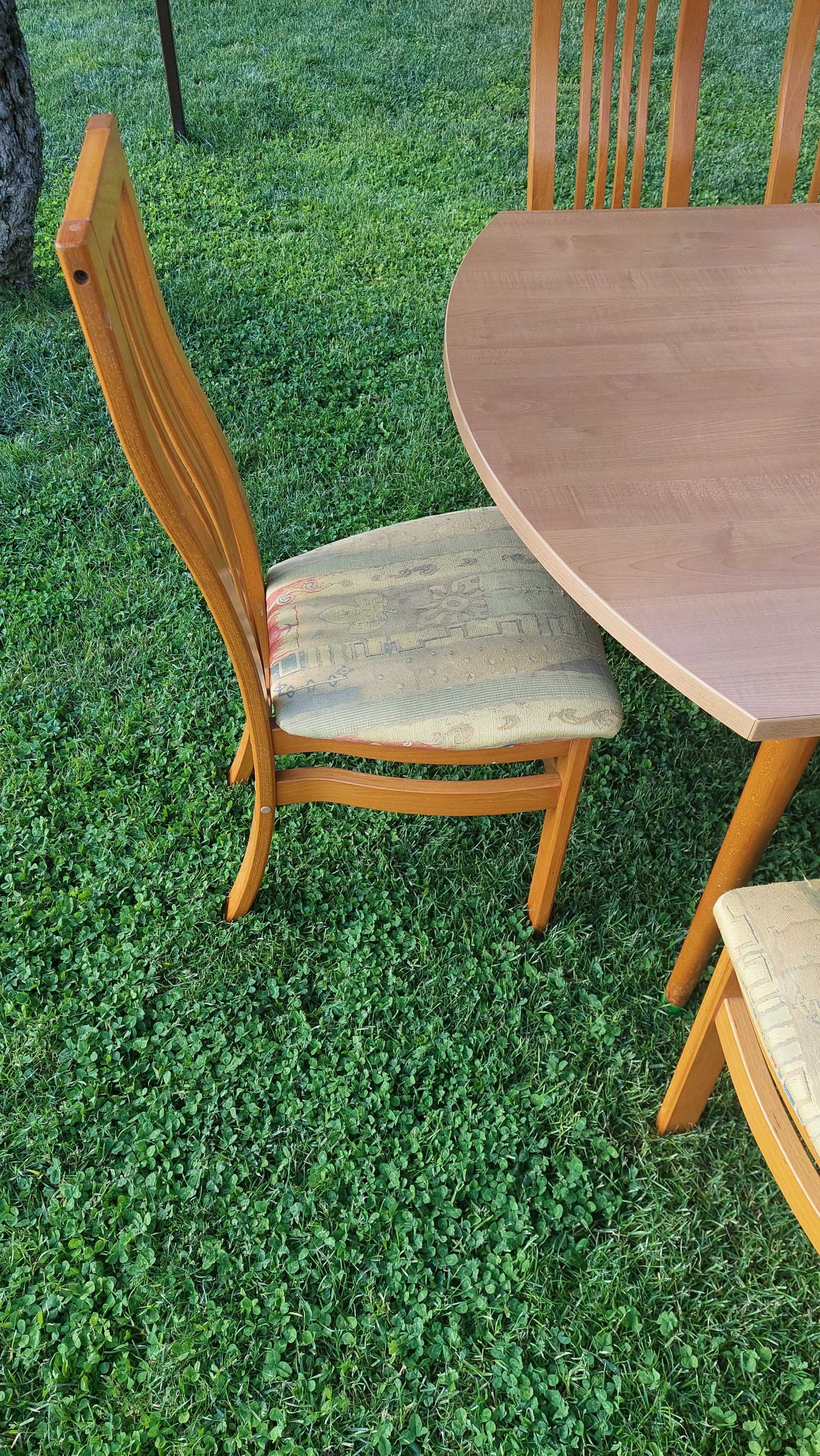 Трапезна маса със столове