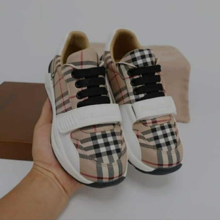 Adidasi Burberry copii