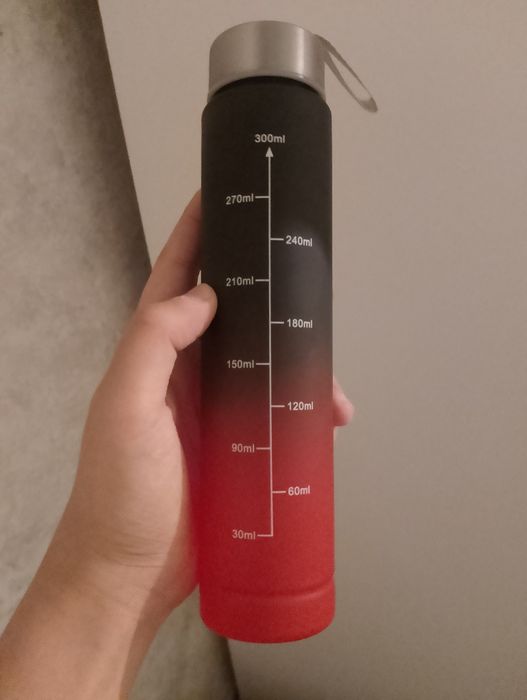 Продам бутылку красивая новая