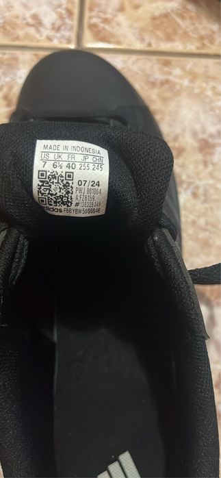 Чисто нови маратонки adidas