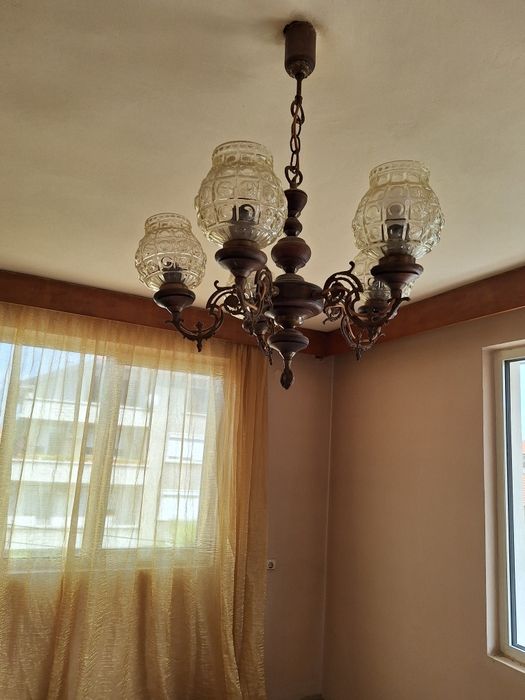 Полилей с Ковано желязо .Подходящ и за дневна .и дърво. Подходящ за До