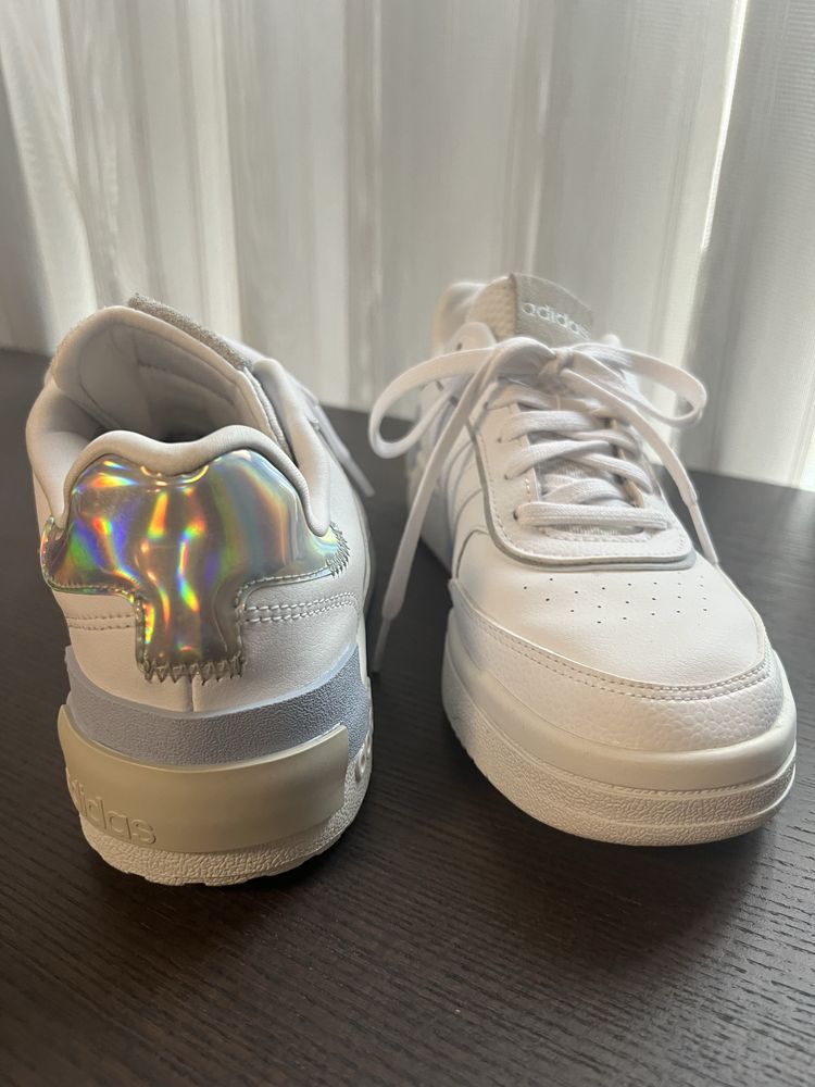 Adidas sneakers white