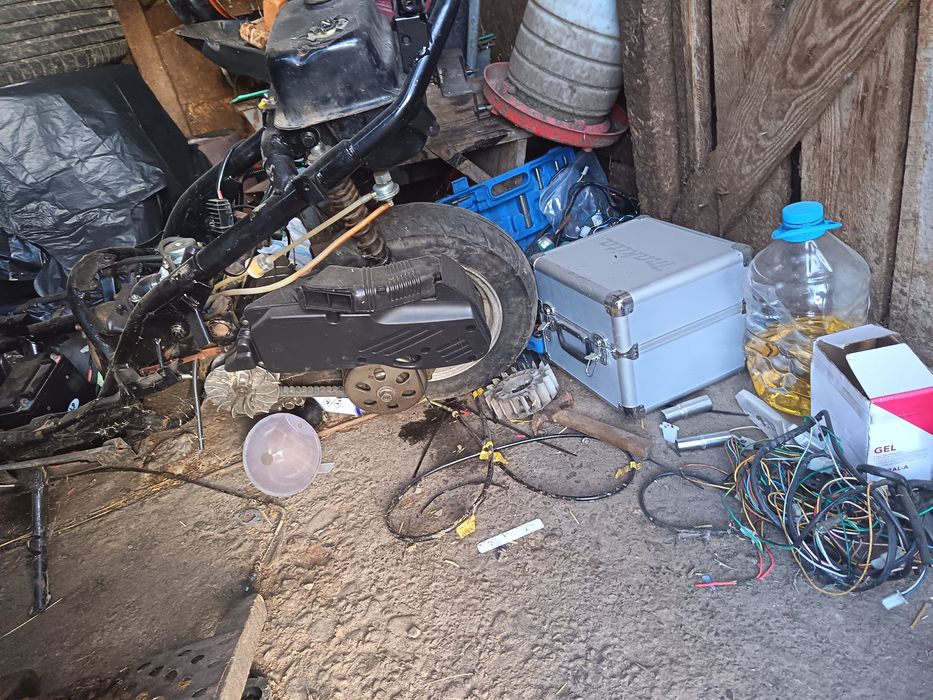 Vând scuter defect Urgent !!!