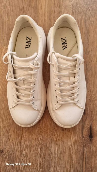 adidasi barbati tenesi Zara