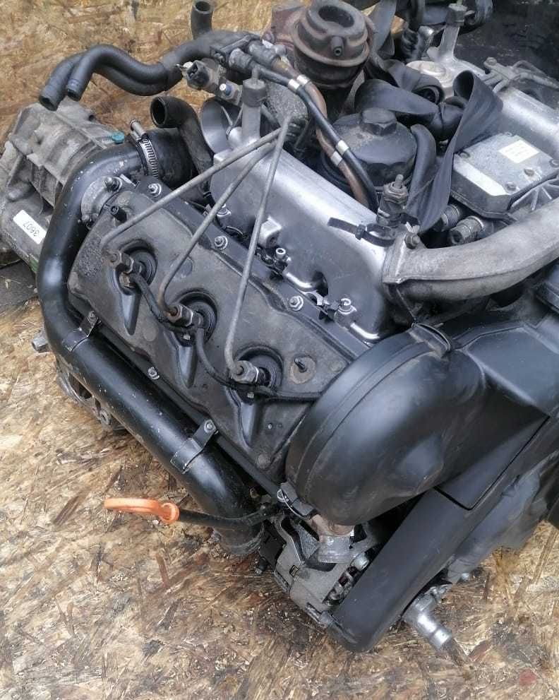 двигатель  Ауди А6 С5 2.5см диз   в полном навесе  привозной из Европы