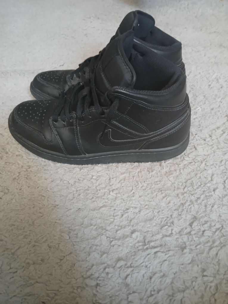 Jordan 1 mid black