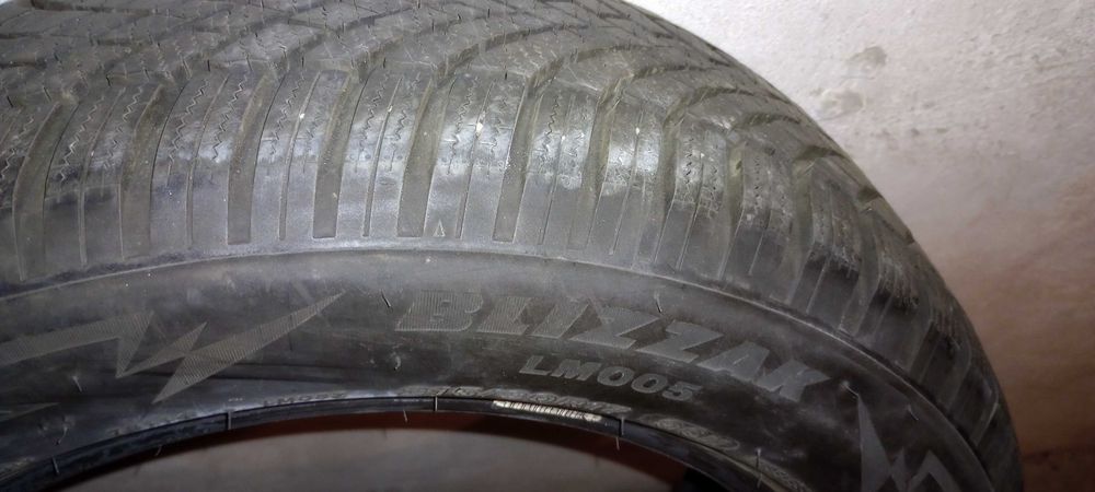 Зимни Гуми Bridgestone 215/60/17 - 2 броя