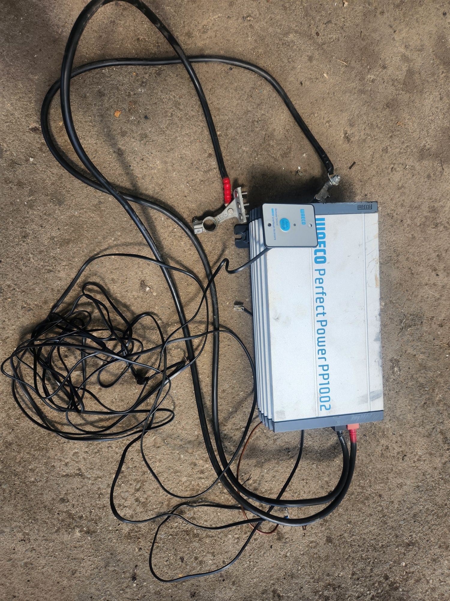 Invertor de tensiune auto  dometic PP1002