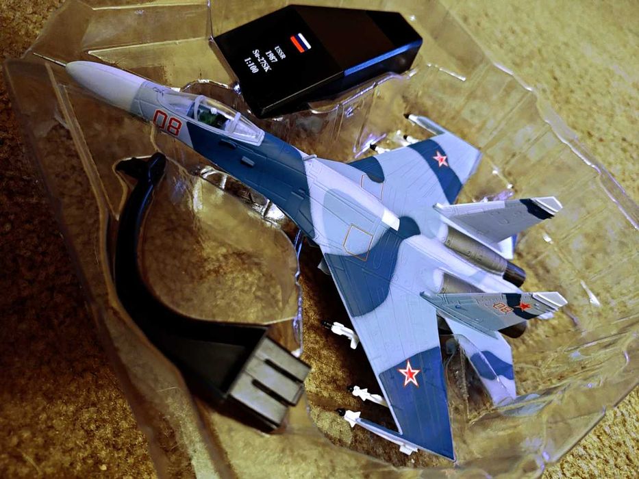 Macheta avion metalica Su-27 UB Super Flanker C scara 1:100 21 cm