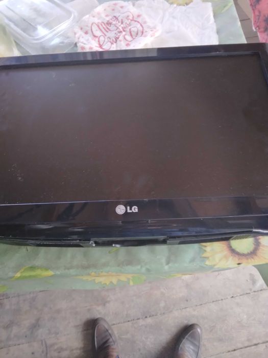 Продавам телевизор LG