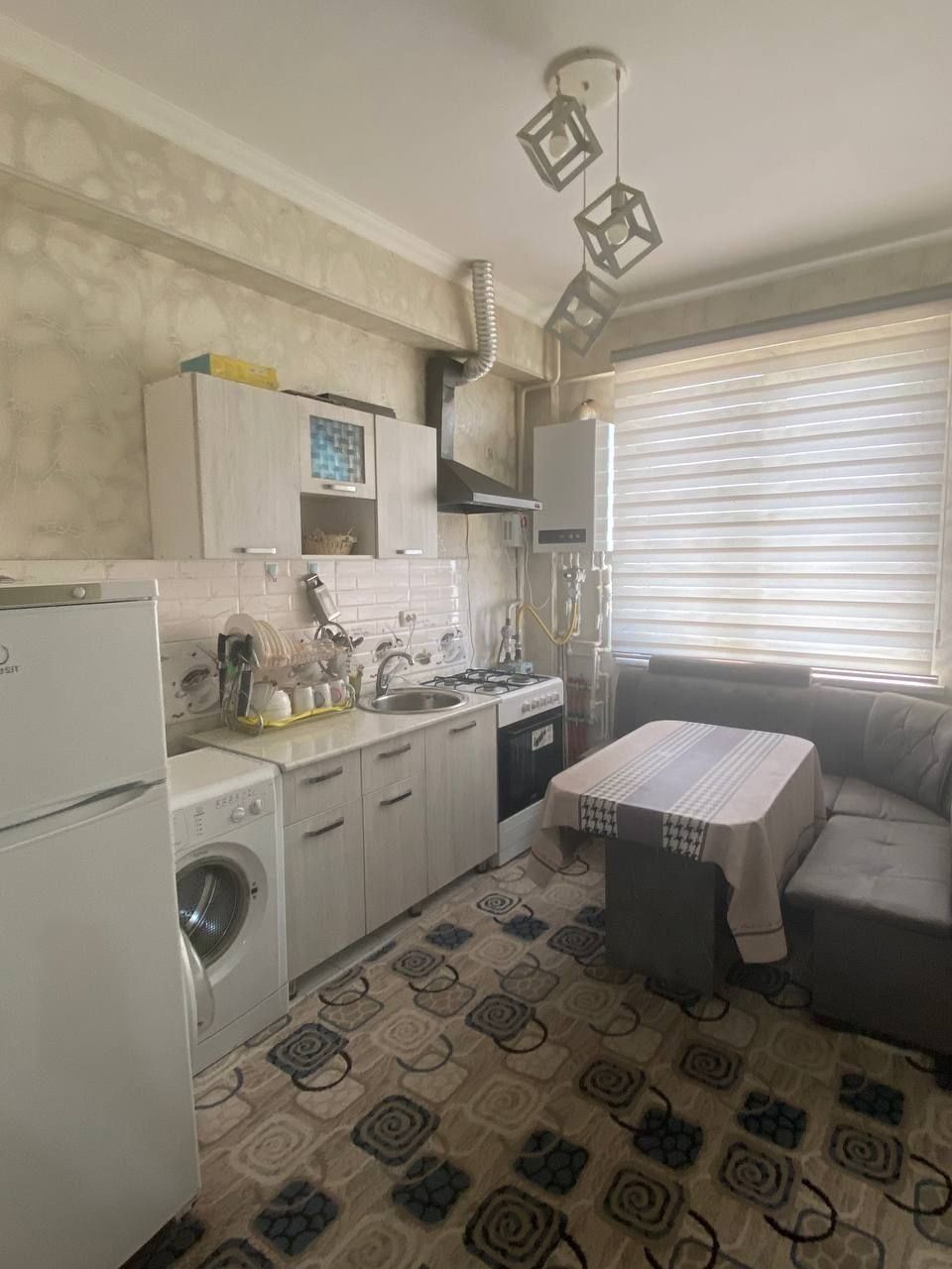 Yunusabad 19 kvartal 1 xona 8 etaj 10 etajlik sotiladi novostroyka