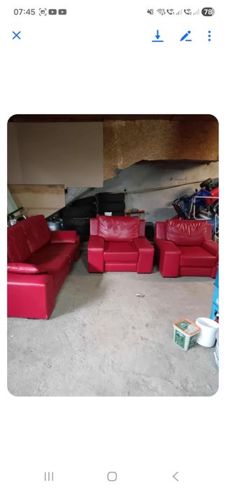 Vand canapea extensibila,fiarte putin folosita,cu 2 fotolii!