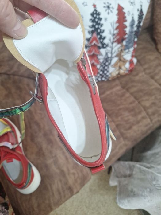 Продаю кроссовки Фабричные  Турция