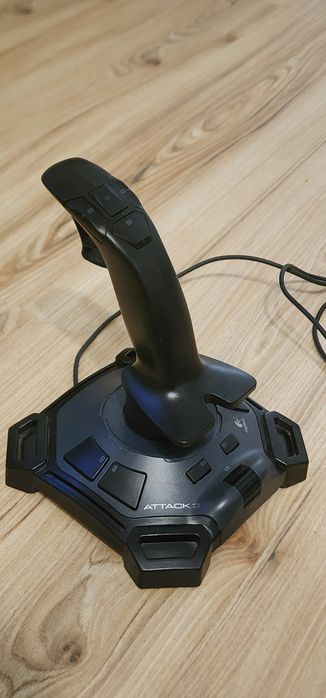 Joystick Logitech Attack 3 pentru PC