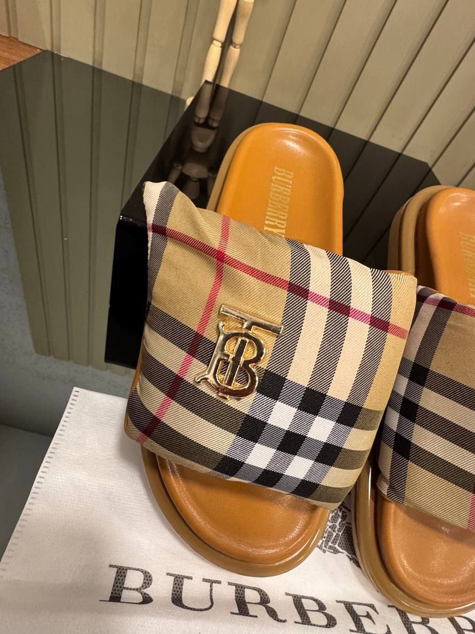 Papuci  damă Burberry