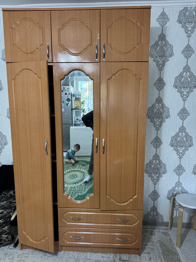 Срочно продается шкаф для одежды
