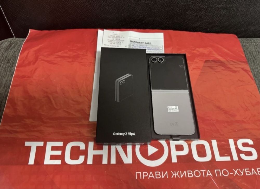 КАТО НОВ 256GB Samsung Z Flip 6 Гаранция Технополис 2026 г. Silver