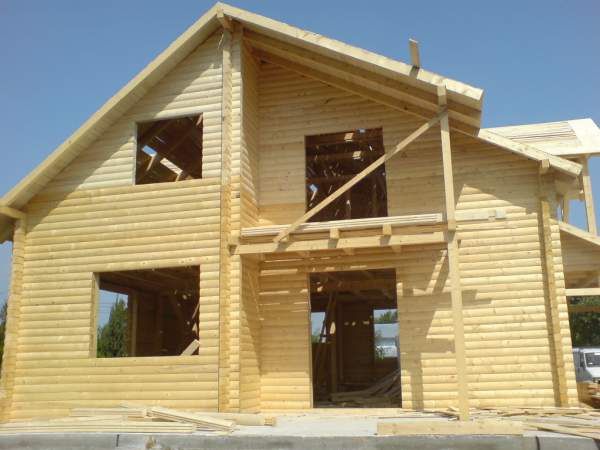 Realizam case din lemn stil rustic