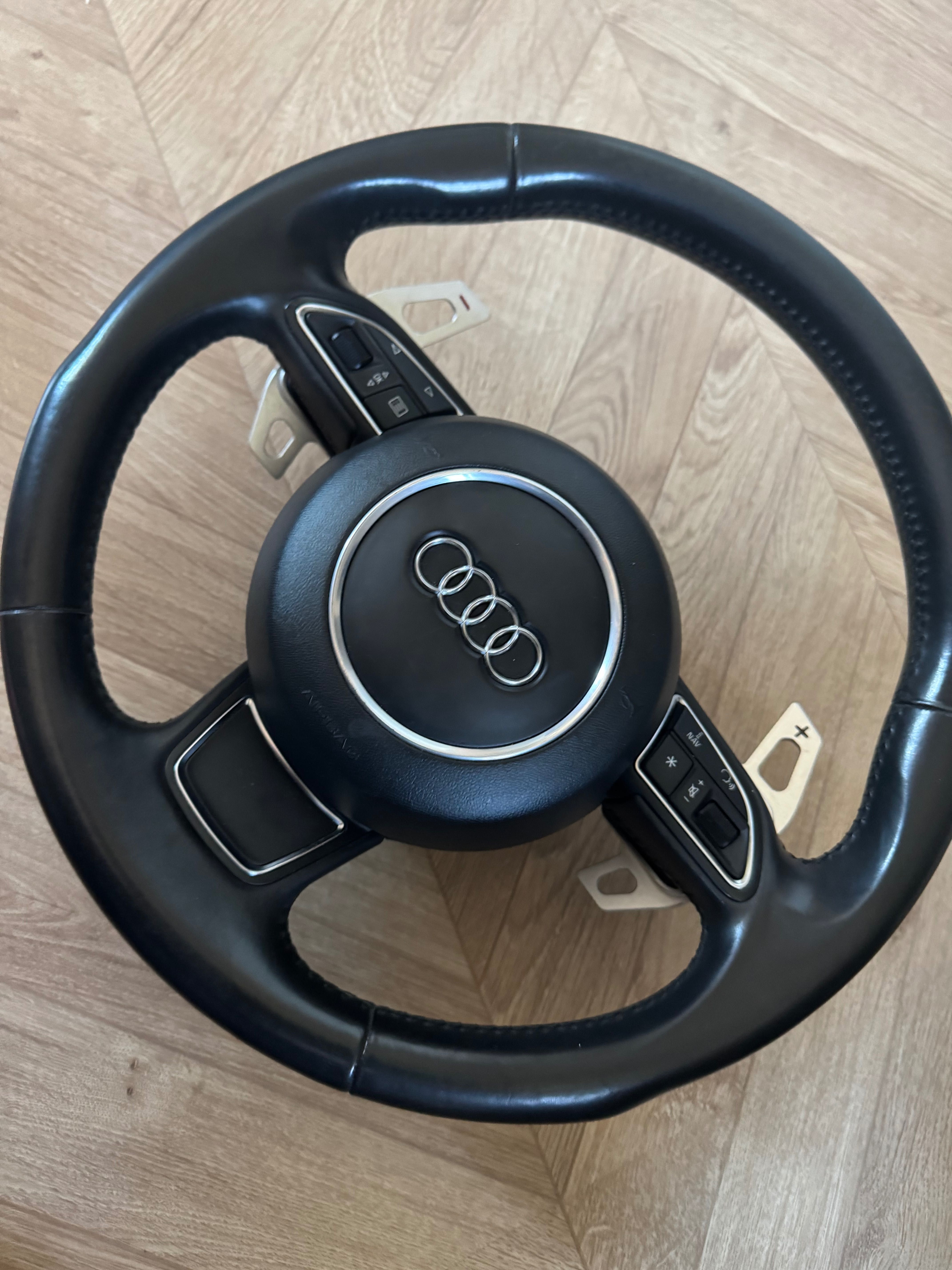 Продавам волан за Audi – оригинален