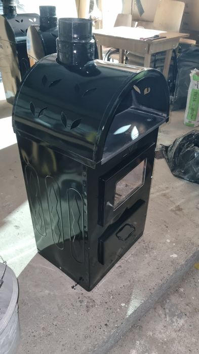 Vând semineu pe lemn