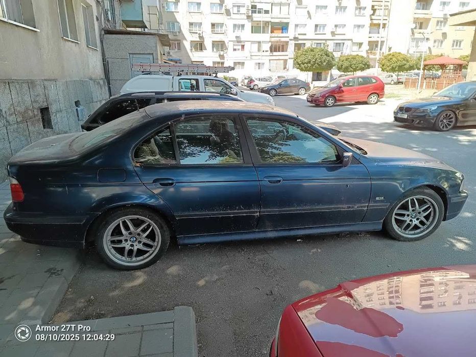 Продавам два автомобила BMW 528