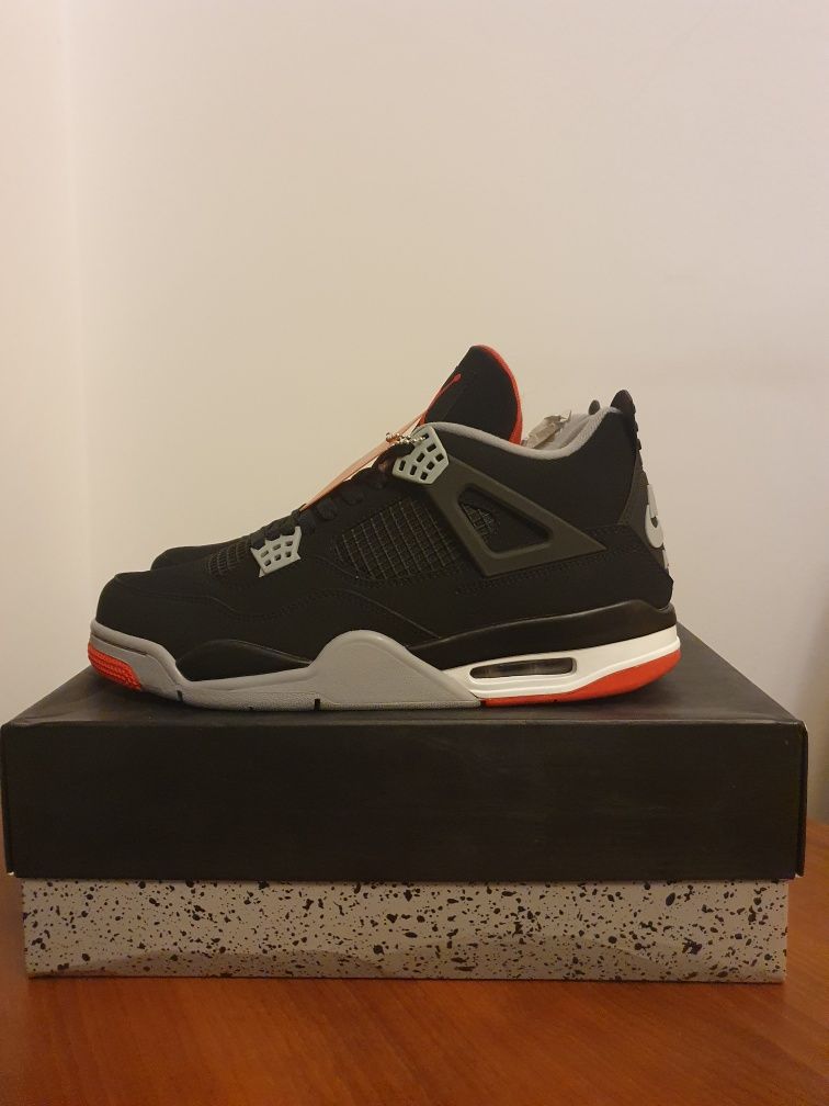 Air Jordan 4 Bred