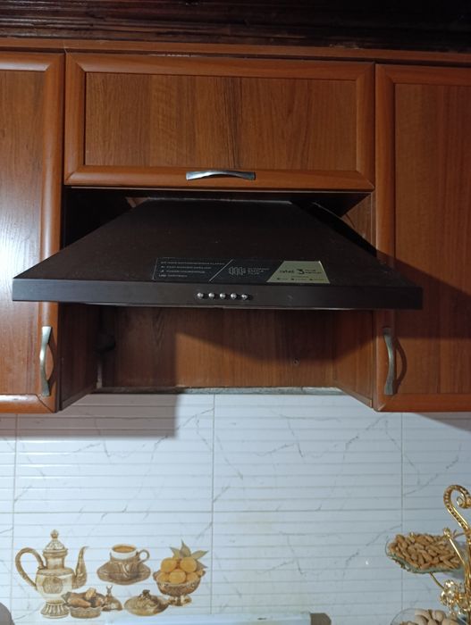 Продаётся газовая плита с вытяжкой