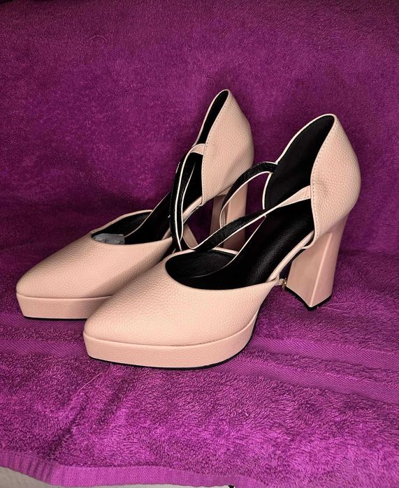 Ботуши и обувки с ток