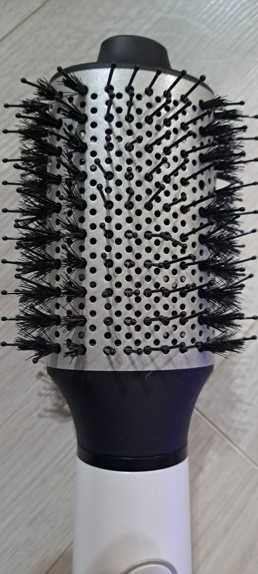 Продавам четка сешоар Remington Hydralux