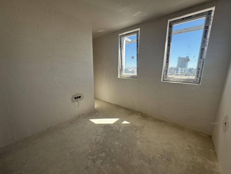 Продава се Тристаен апартамент в Бургас, Център - 88 кв.м за 898 €/кв.м - Снимка #1