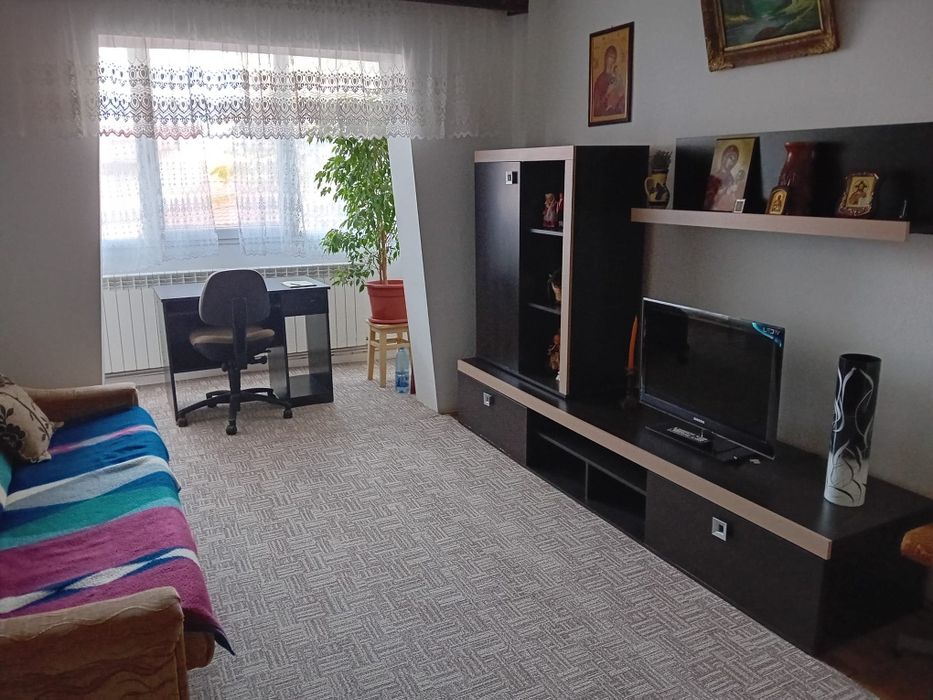 Închiriez apartament 2 camere Micro 9 semidecomandat